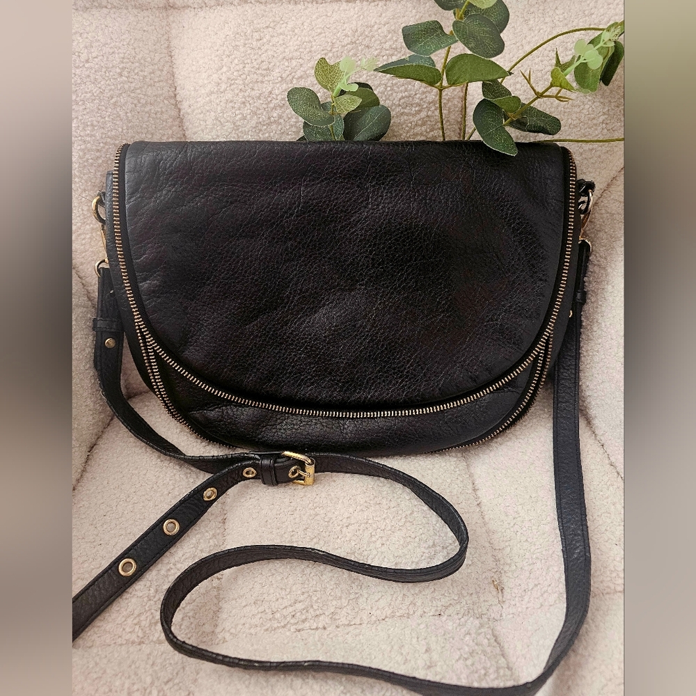 Badgley Mischka Black Leather Crossbody Bag